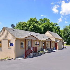 Golden Hill Inn-Danbury
